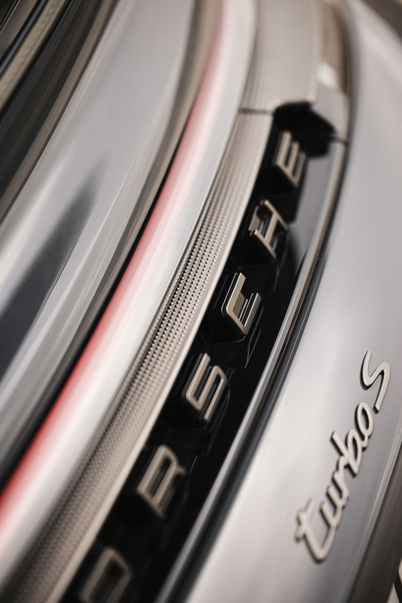 Porsche 911 Turbo S (2)