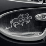 Motif de chevaux sur la garniture de porte de la Bugatti Brouillard