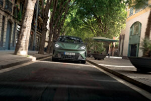 Cupra Raval VZ en ville, vue avant — DR