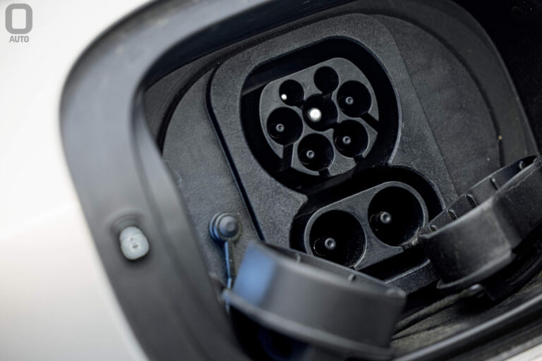 Prise de recharge de la Denza Z9 GT — Louis Leduc