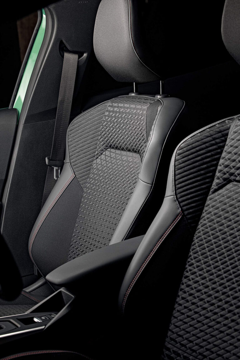 Renault Clio VI E-Tech 160 Techno, photo 4 de la galerie par Louis Leduc